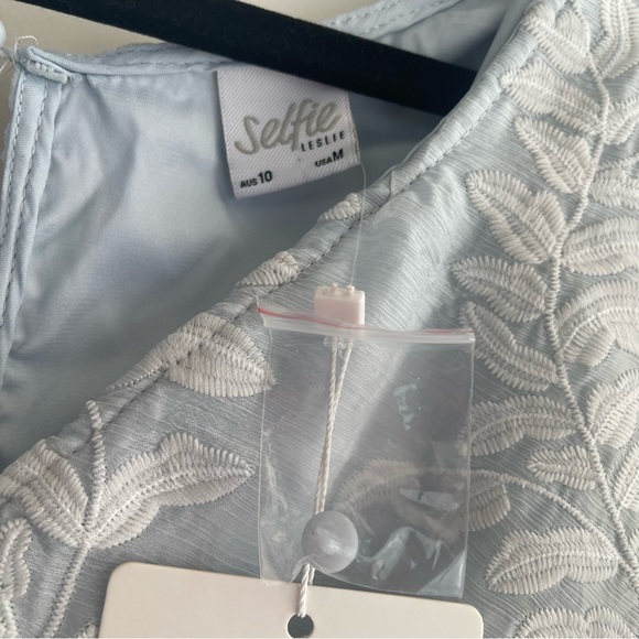 Selfie Leslie CASPAR LEAFY EMBROIDERED DRESS BABY BLUE Size Medium - Picture 4 of 9